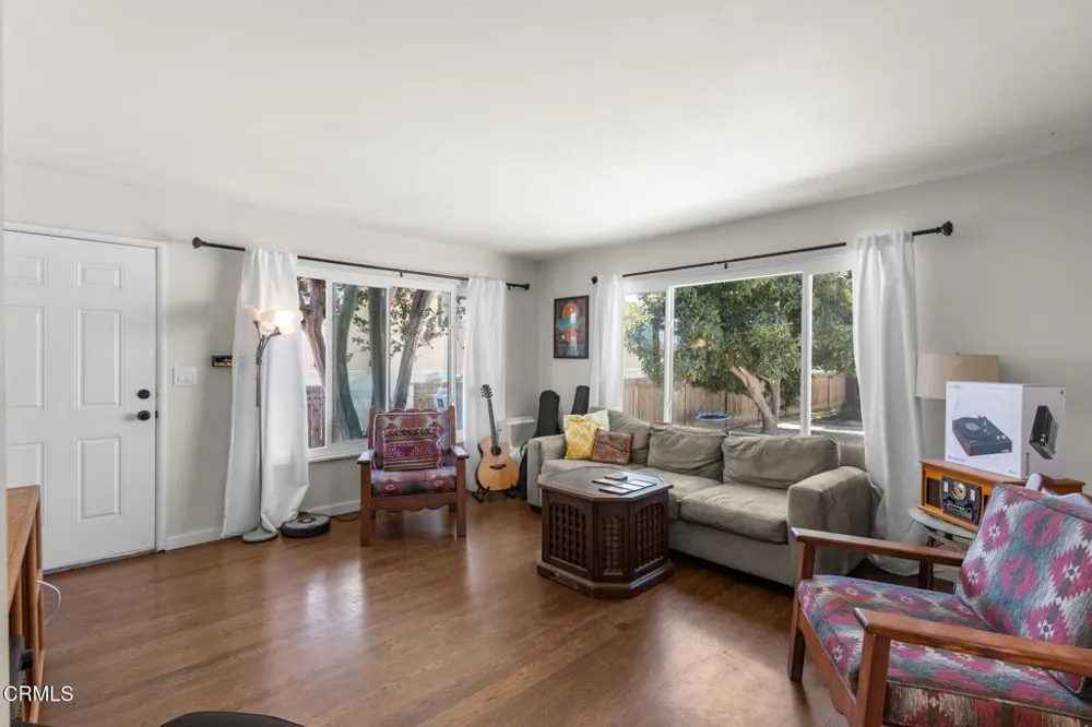 65 ,73 College Drive Ventura, CA 93003