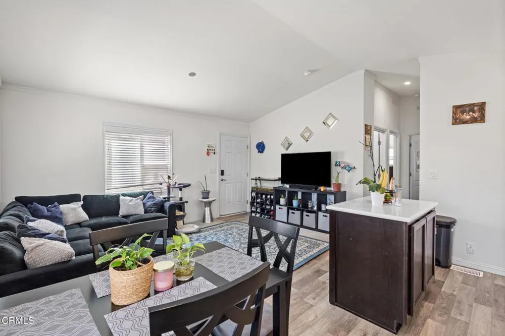 65 ,73 College Drive Ventura, CA 93003