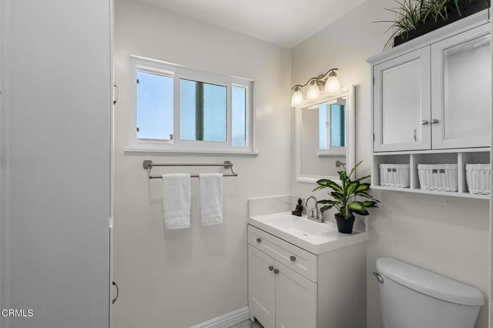 65 ,73 College Drive Ventura, CA 93003