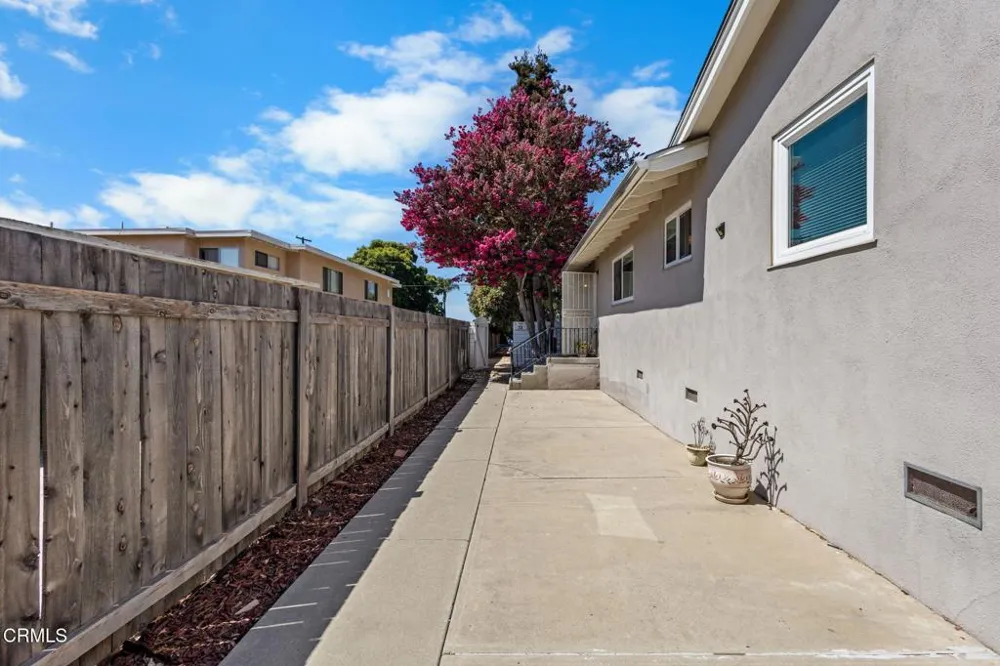 65 ,73 College Drive Ventura, CA 93003