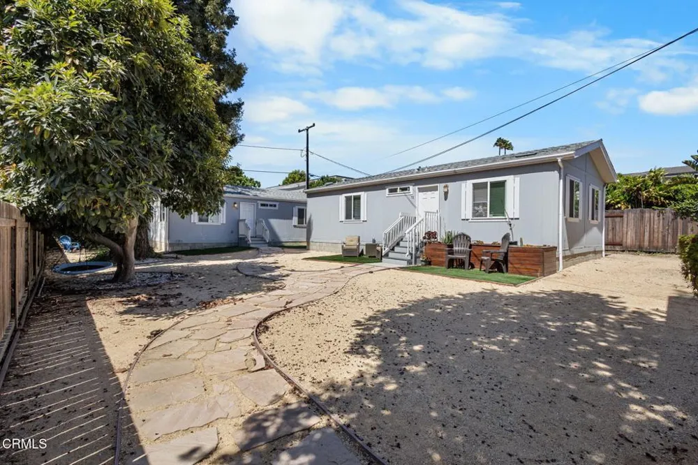 65 ,73 College Drive Ventura, CA 93003