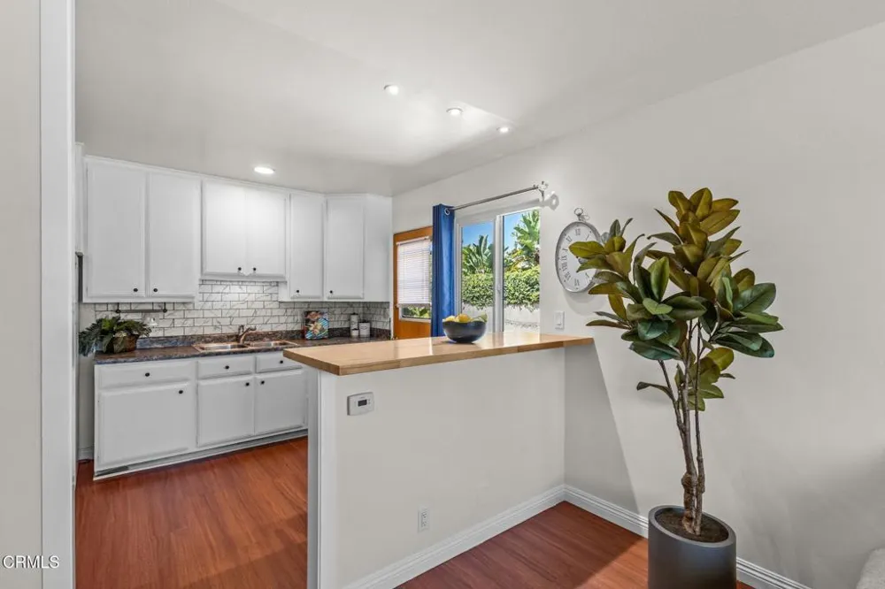 65 ,73 College Drive Ventura, CA 93003