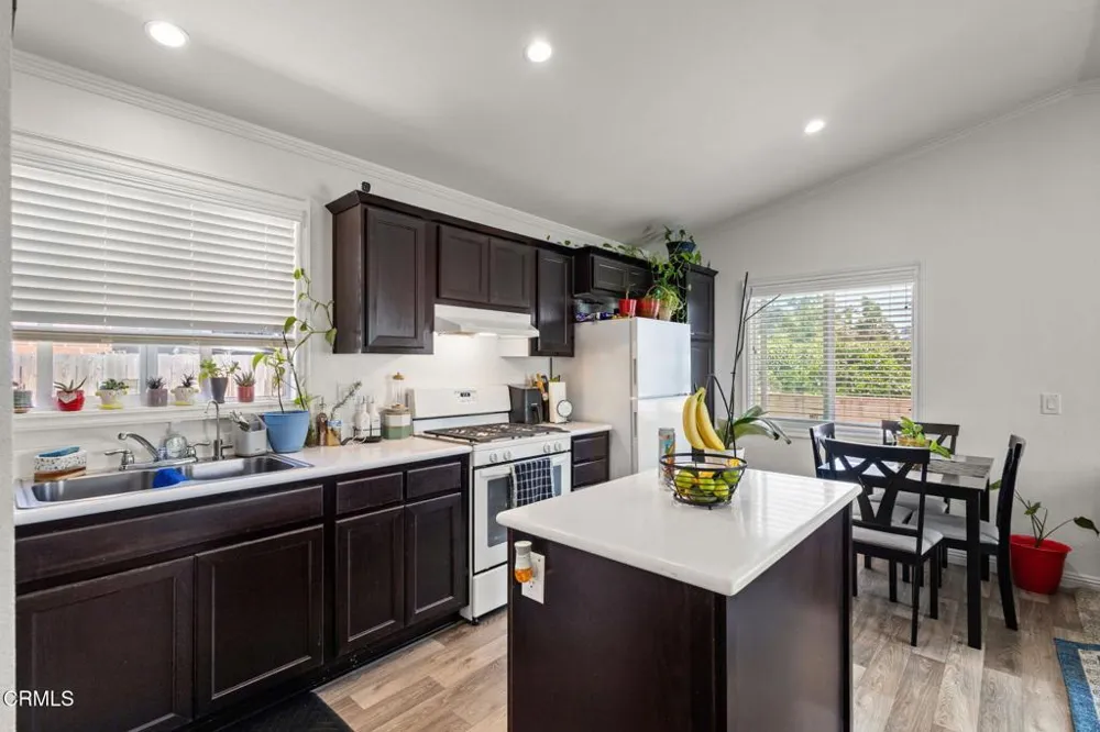 65 ,73 College Drive Ventura, CA 93003