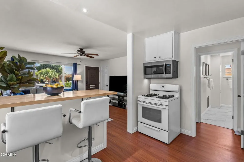 65 ,73 College Drive Ventura, CA 93003