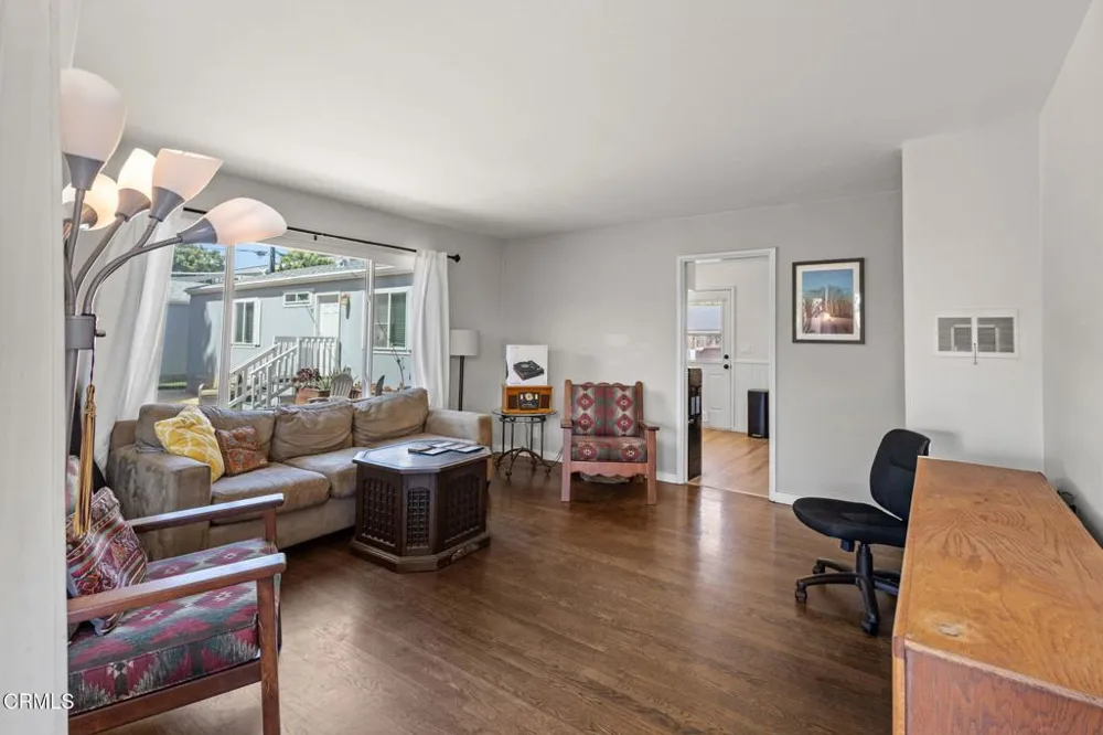 65 ,73 College Drive Ventura, CA 93003