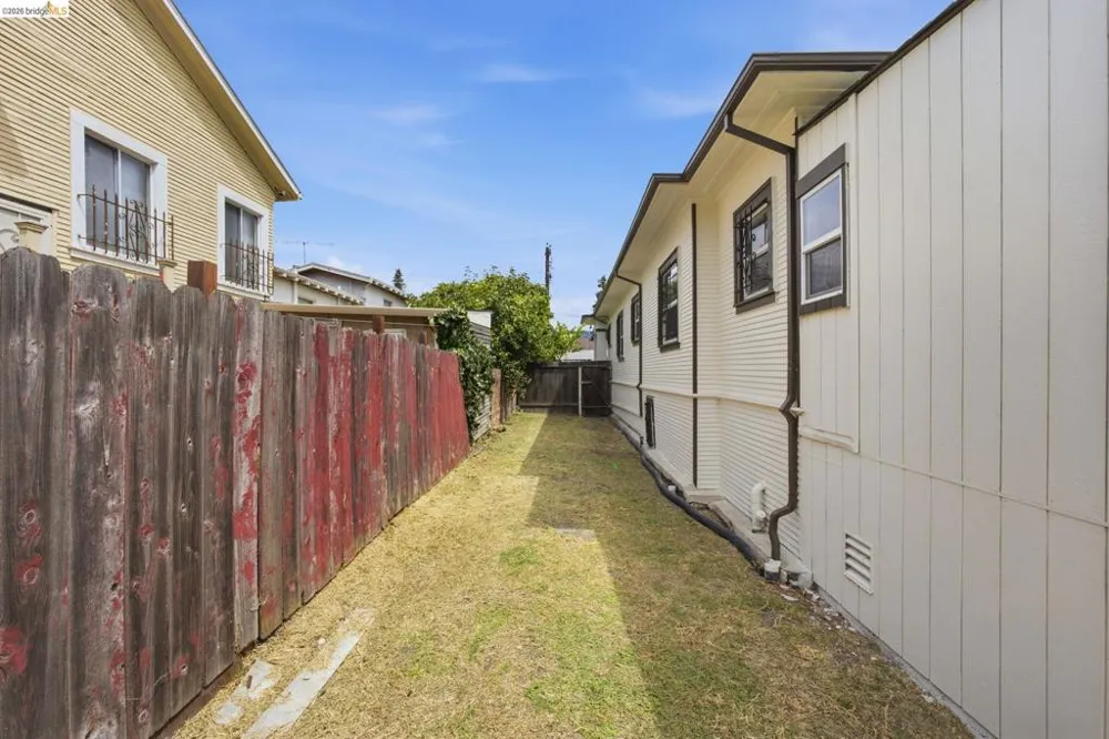 4207 Carrington St Oakland, CA 94601