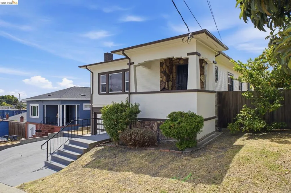 4207 Carrington St Oakland, CA 94601
