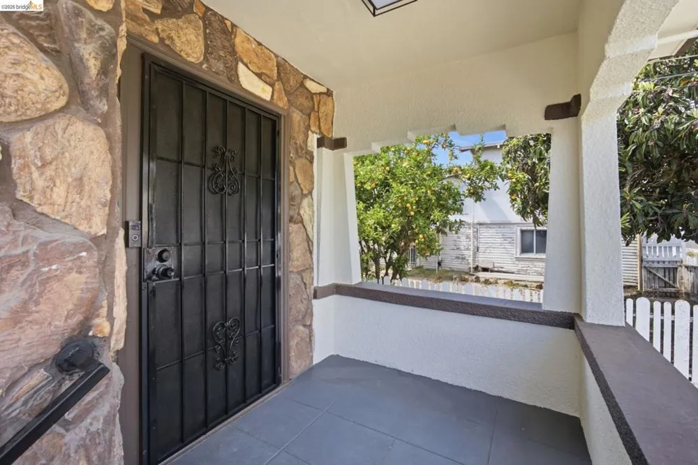 4207 Carrington St Oakland, CA 94601