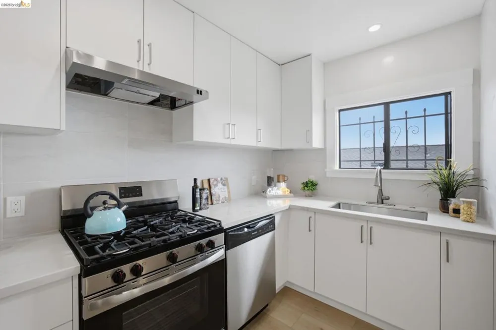 4207 Carrington St Oakland, CA 94601