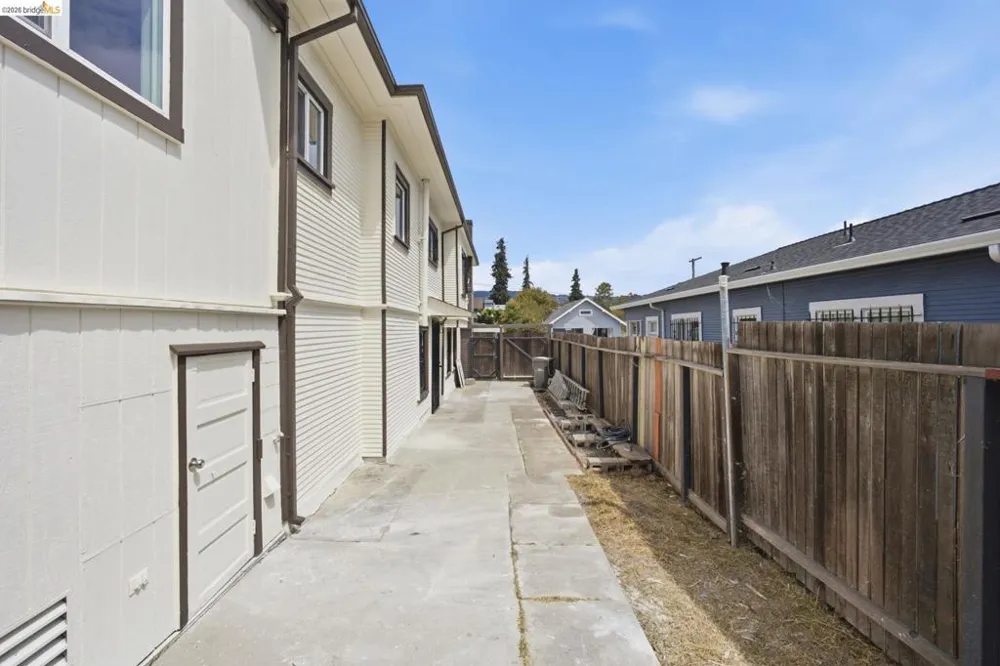 4207 Carrington St Oakland, CA 94601