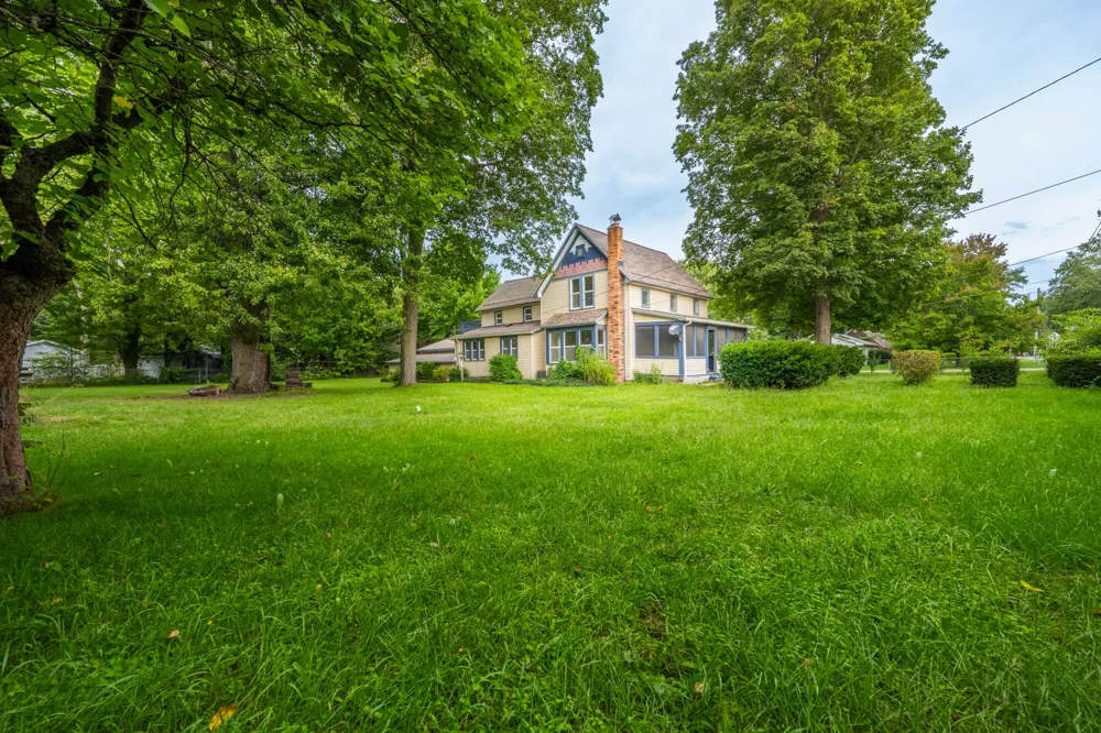 4960 Paw Paw Lake Road Coloma, MI 49038