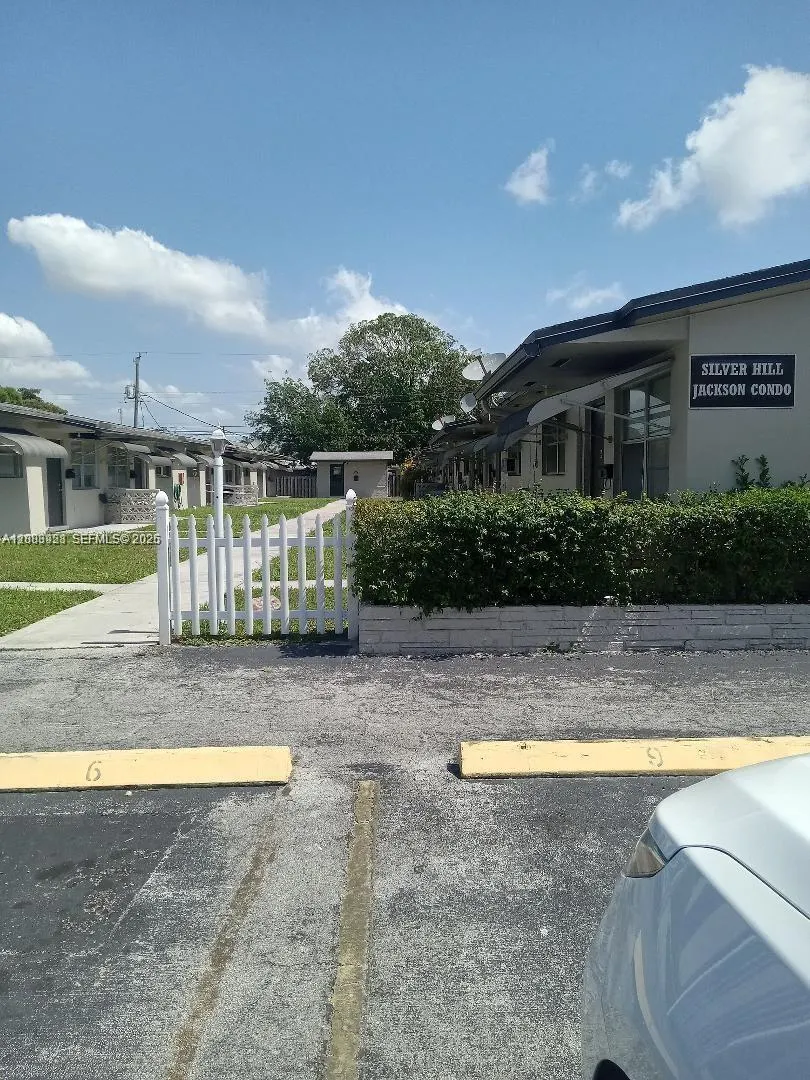 2901 Jackson St #3 Hollywood, FL 33020