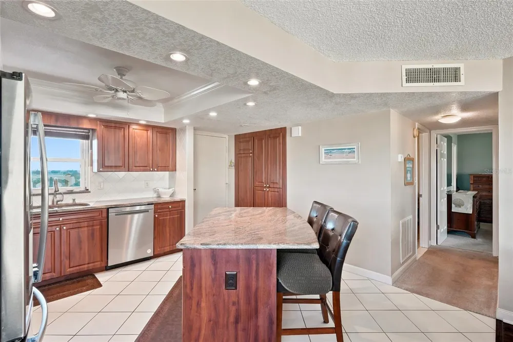 4550 COVE CIRCLE #1009 St Petersburg, FL 33708