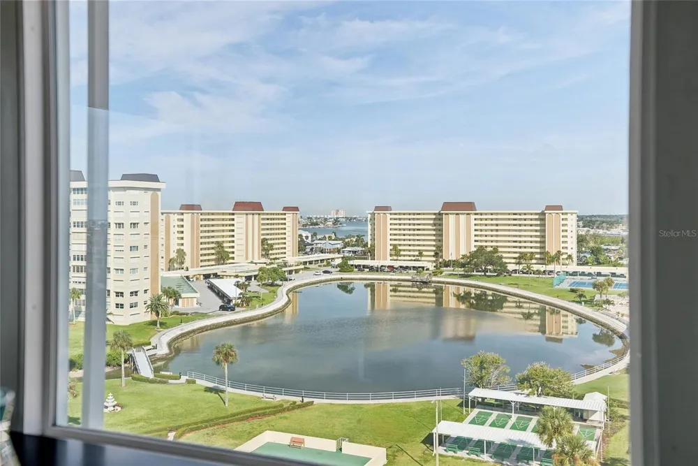 4550 COVE CIRCLE #1009 St Petersburg, FL 33708