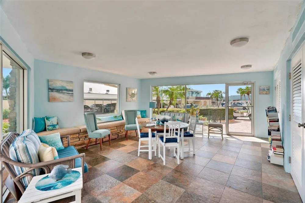 4550 COVE CIRCLE #1009 St Petersburg, FL 33708