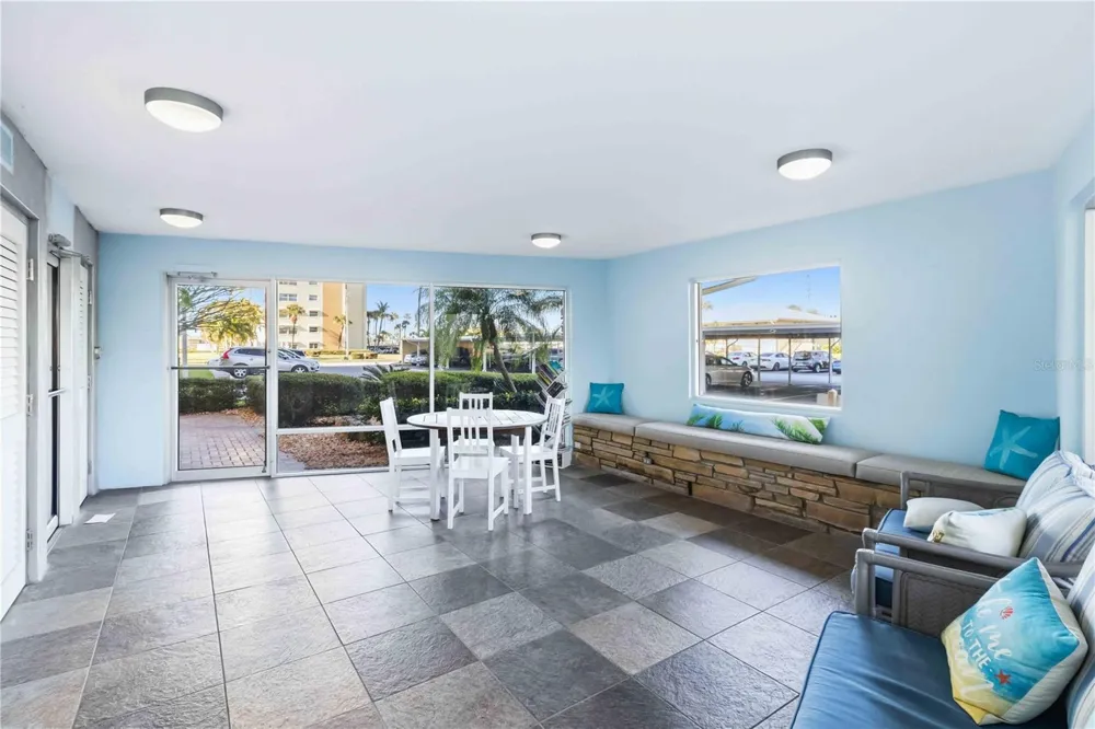 4550 COVE CIRCLE #1009 St Petersburg, FL 33708