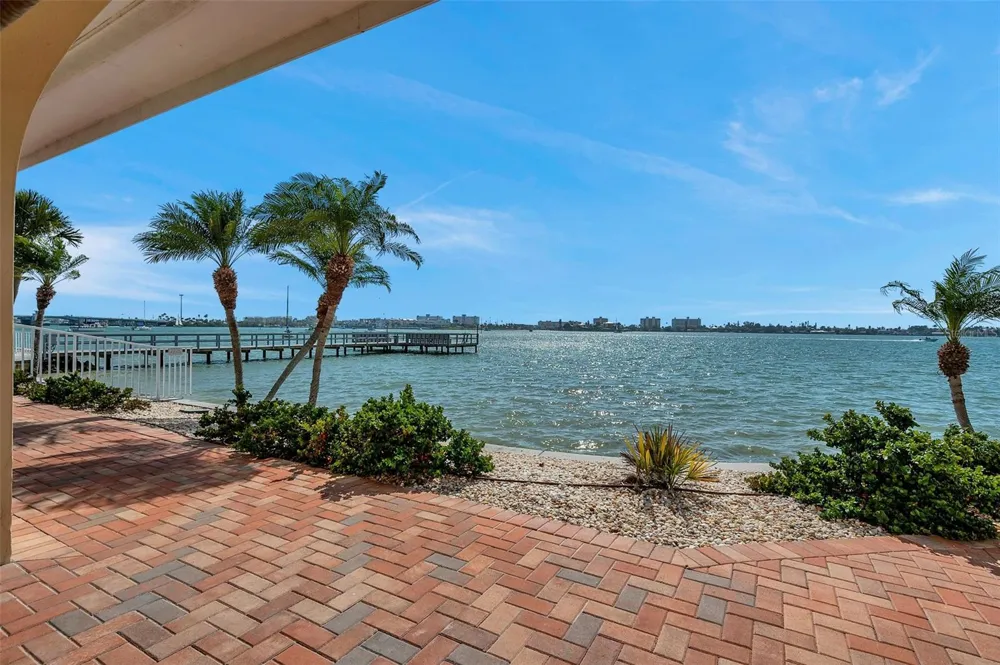 4550 COVE CIRCLE #1009 St Petersburg, FL 33708