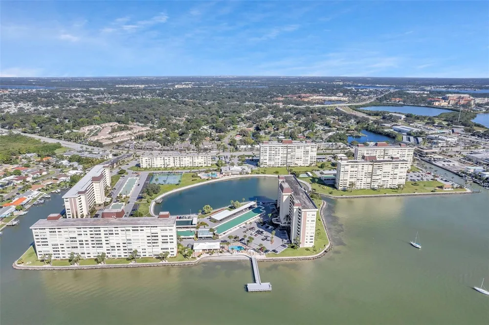 4550 COVE CIRCLE #1009 St Petersburg, FL 33708