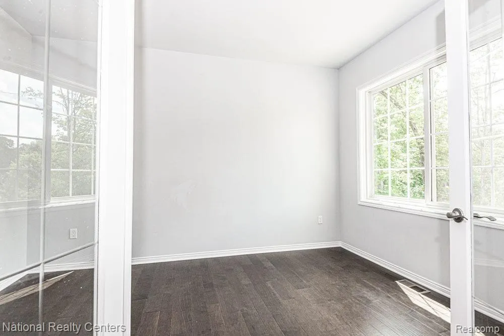 925 Guenevere Drive Oxford Charter Township, MI 48371