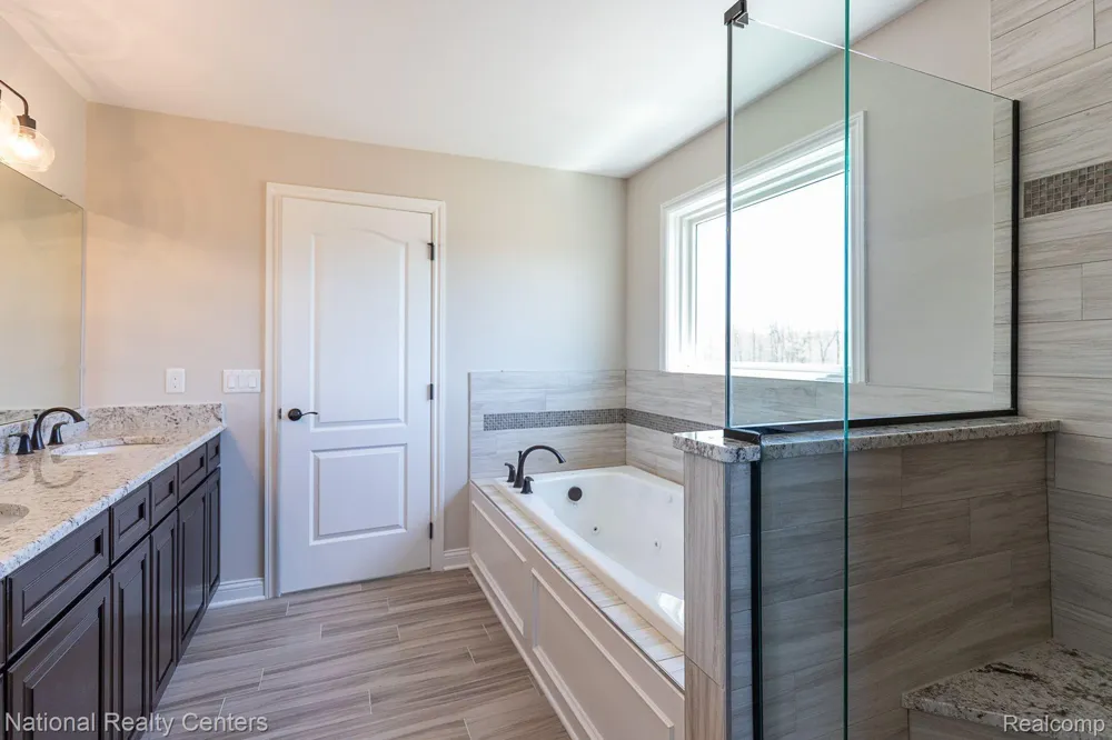 925 Guenevere Drive Oxford Charter Township, MI 48371