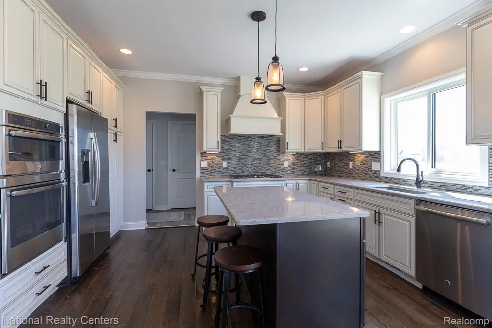 925 Guenevere Drive Oxford Charter Township, MI 48371