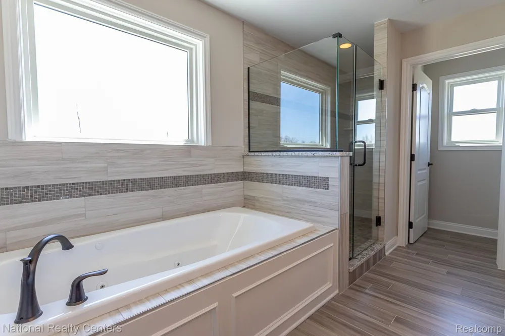 925 Guenevere Drive Oxford Charter Township, MI 48371