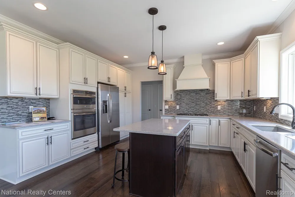 925 Guenevere Drive Oxford Charter Township, MI 48371