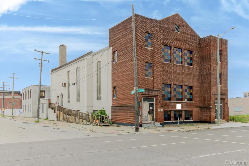 1042 E Warren Avenue Detroit City, MI 48207