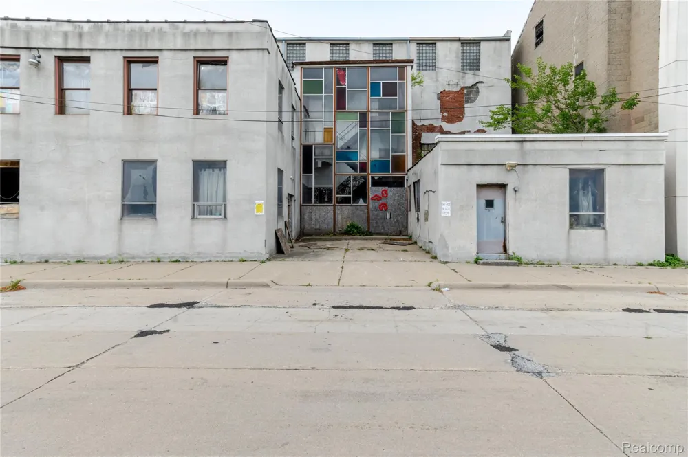 1042 E Warren Avenue Detroit City, MI 48207