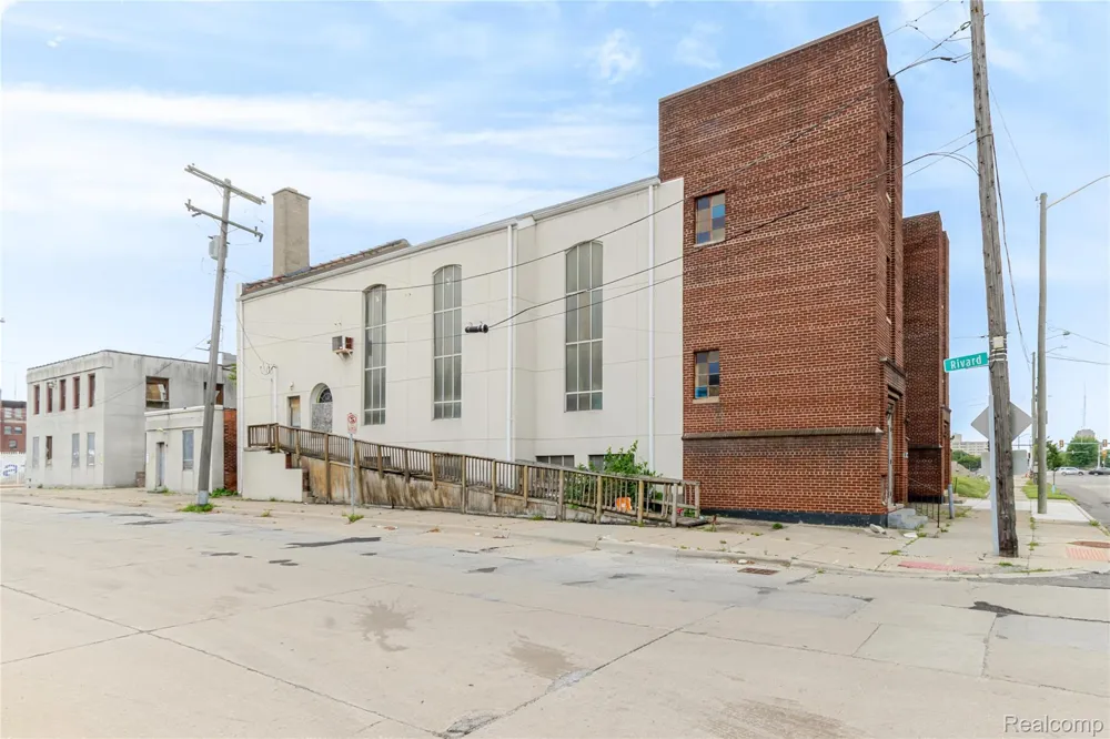 1042 E Warren Avenue Detroit City, MI 48207