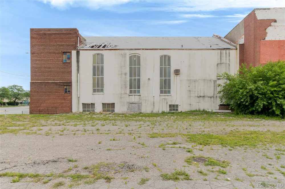 1042 E Warren Avenue Detroit City, MI 48207
