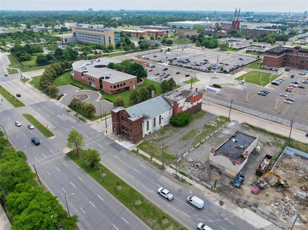 1042 E Warren Avenue Detroit City, MI 48207