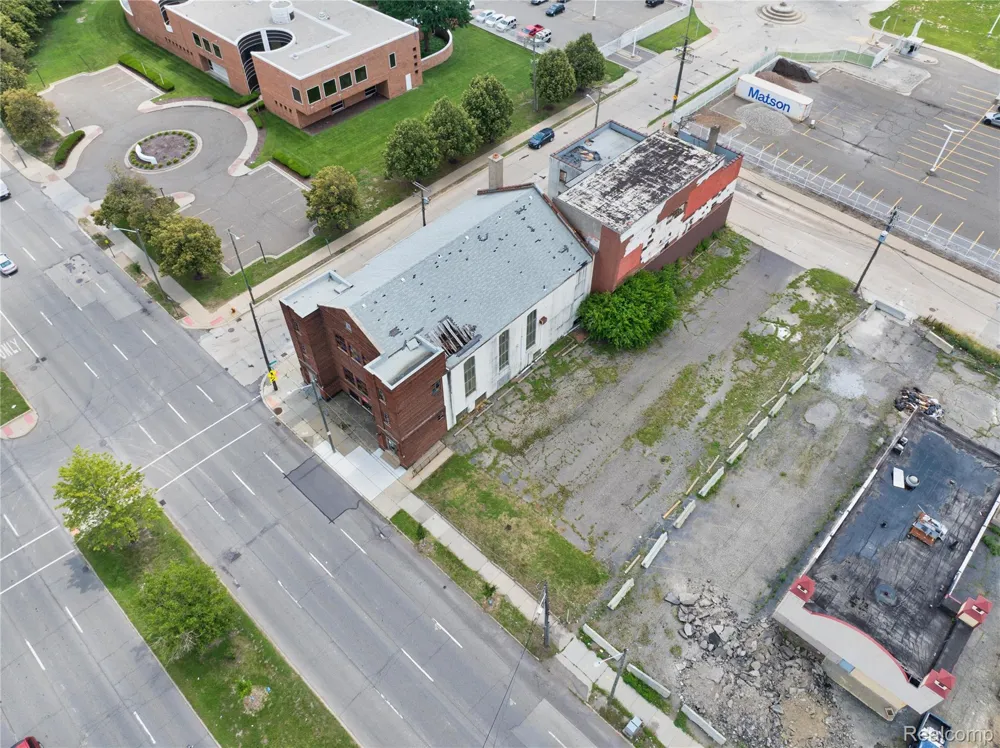 1042 E Warren Avenue Detroit City, MI 48207