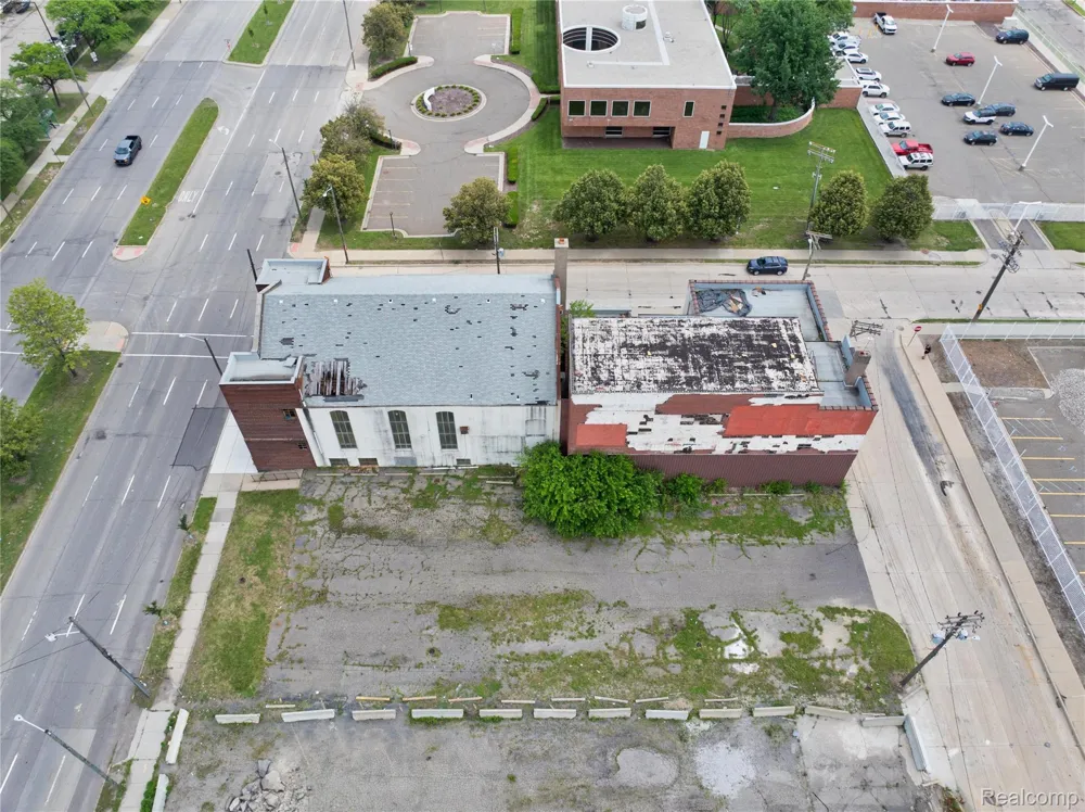 1042 E Warren Avenue Detroit City, MI 48207