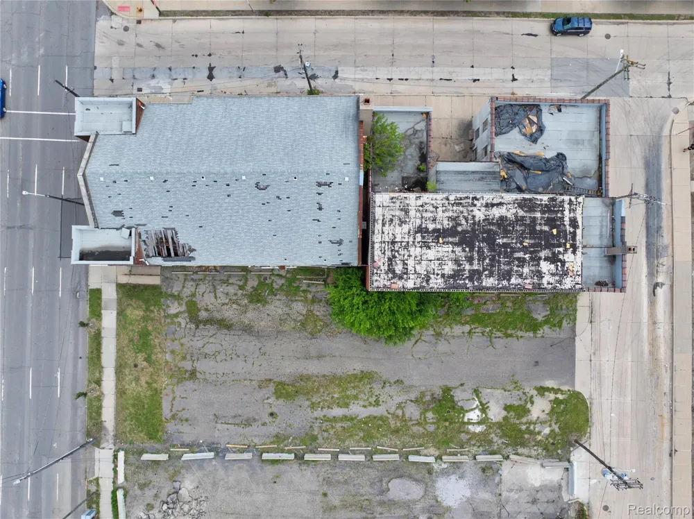 1042 E Warren Avenue Detroit City, MI 48207