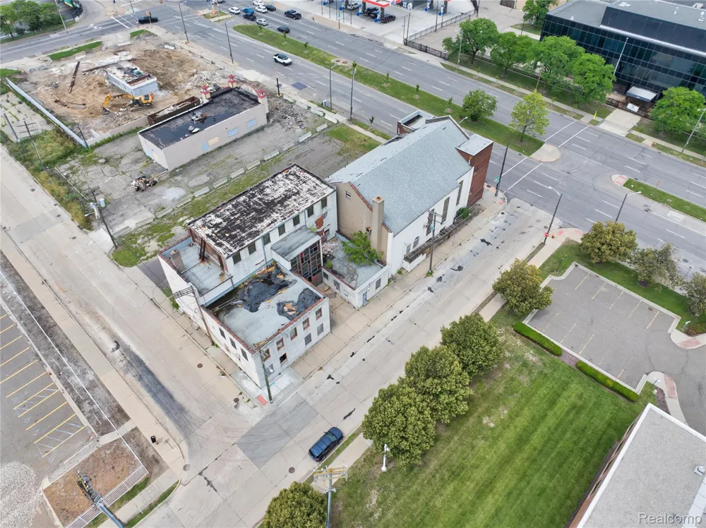 1042 E Warren Avenue Detroit City, MI 48207