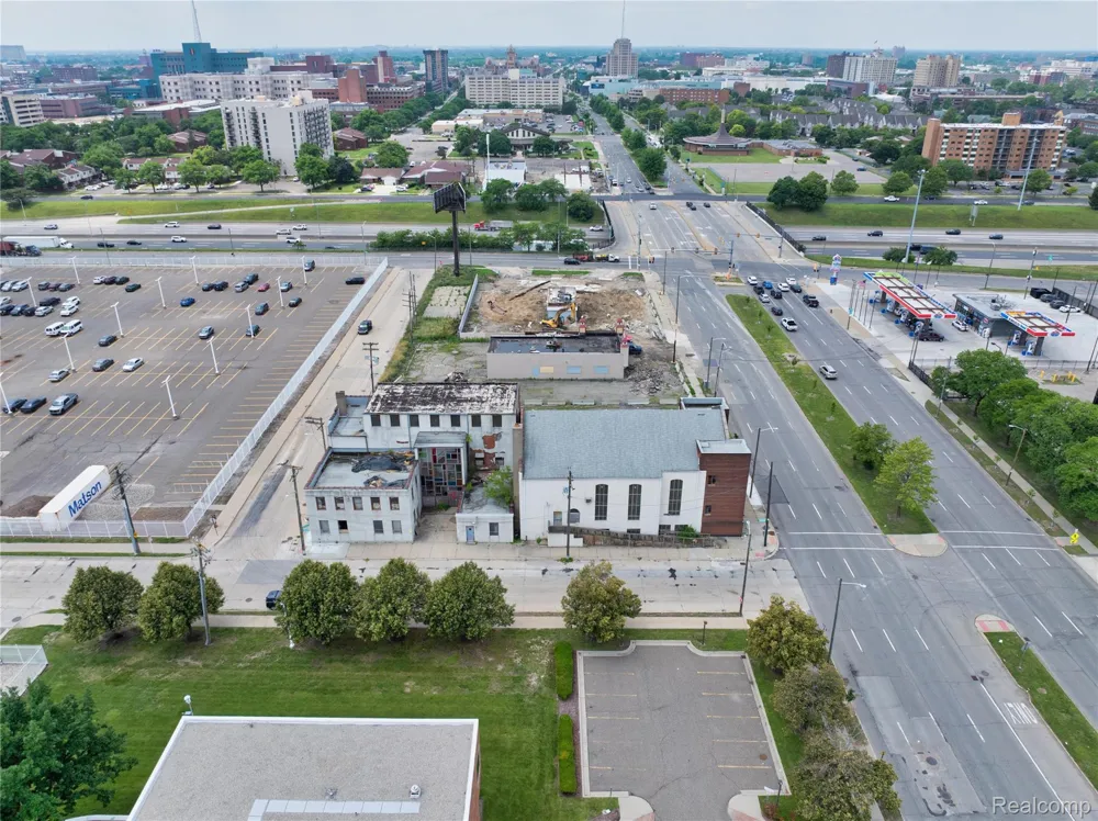 1042 E Warren Avenue Detroit City, MI 48207