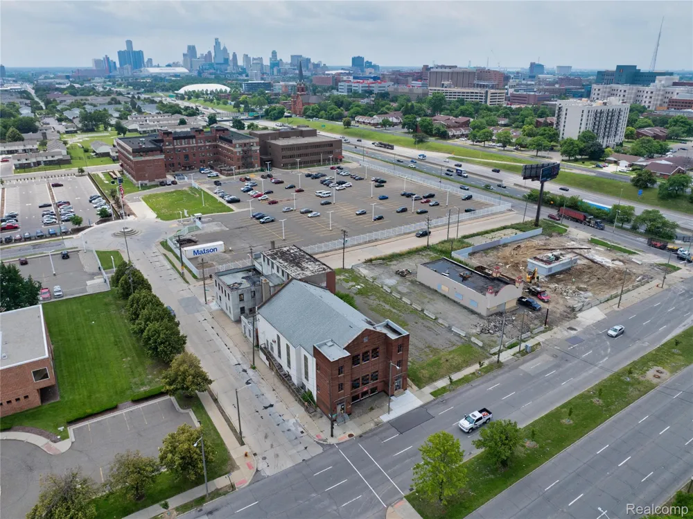 1042 E Warren Avenue Detroit City, MI 48207