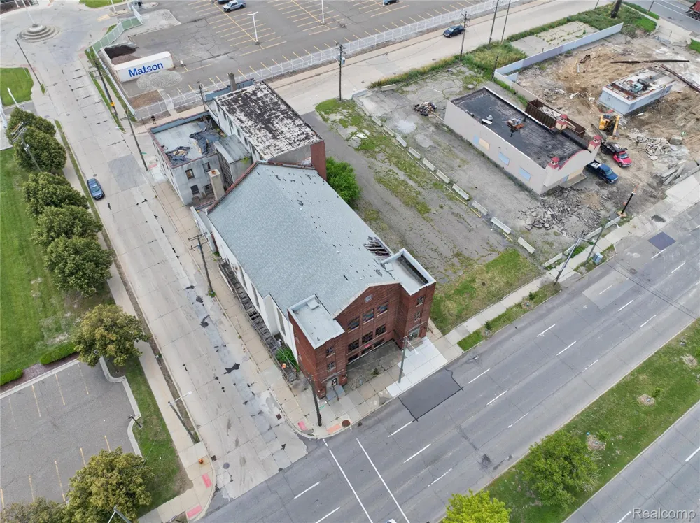 1042 E Warren Avenue Detroit City, MI 48207