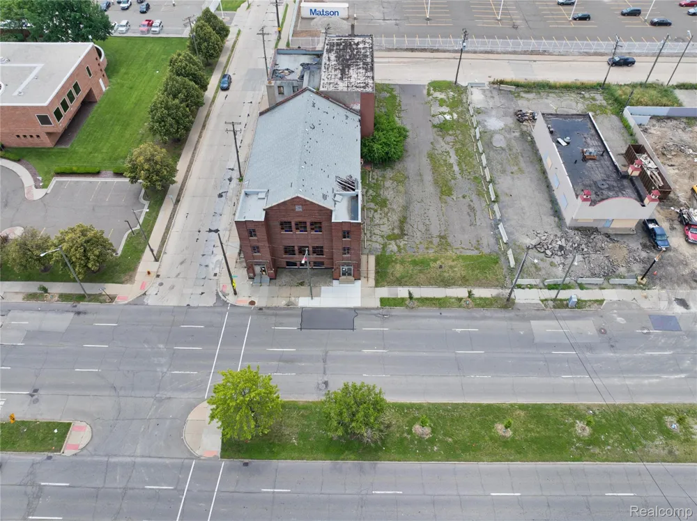 1042 E Warren Avenue Detroit City, MI 48207
