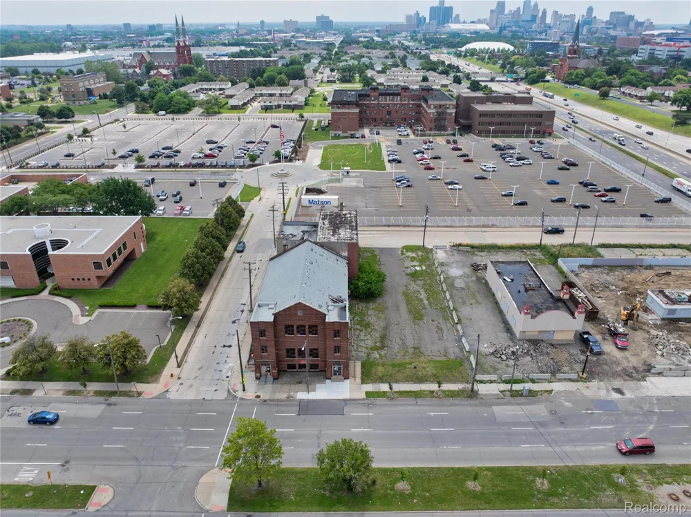 1042 E Warren Avenue Detroit City, MI 48207