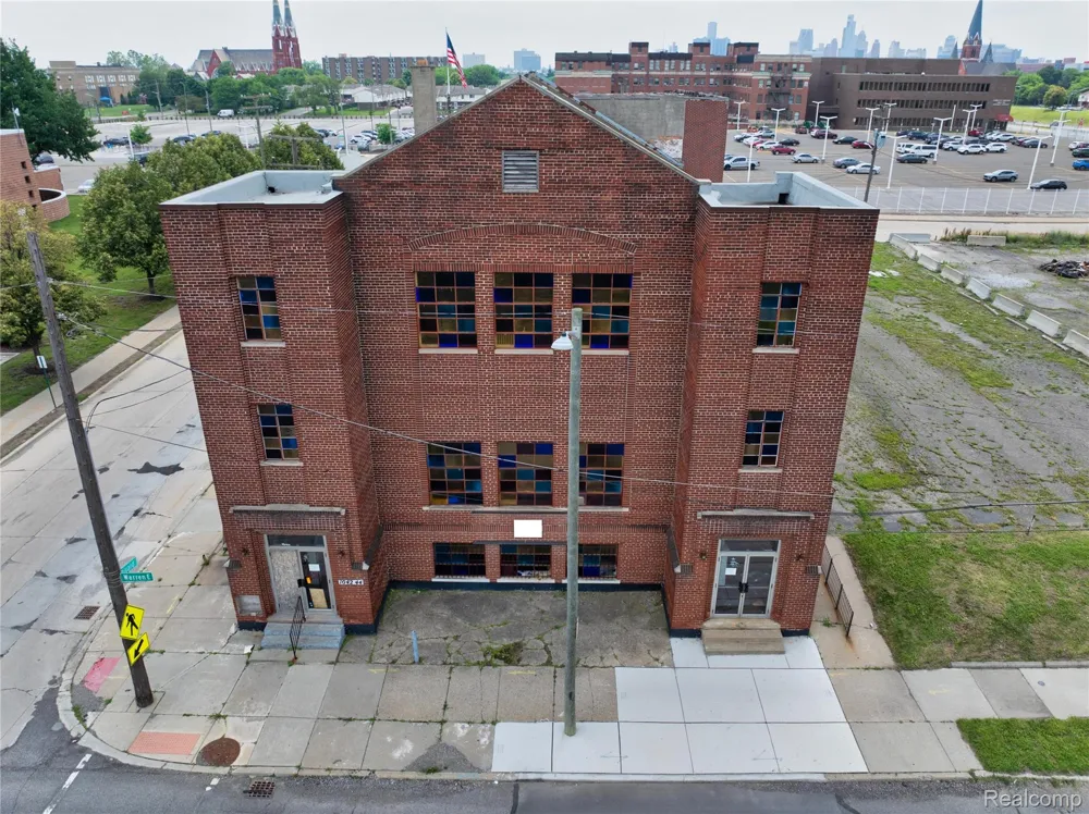 1042 E Warren Avenue Detroit City, MI 48207