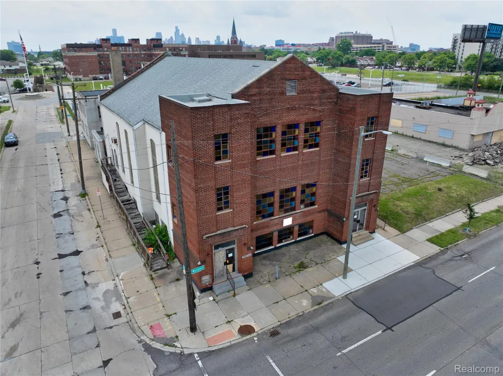 1042 E Warren Avenue Detroit City, MI 48207