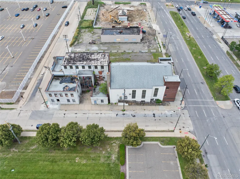 1042 E Warren Avenue Detroit City, MI 48207