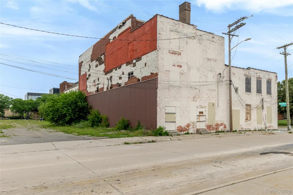 1042 E Warren Avenue Detroit City, MI 48207