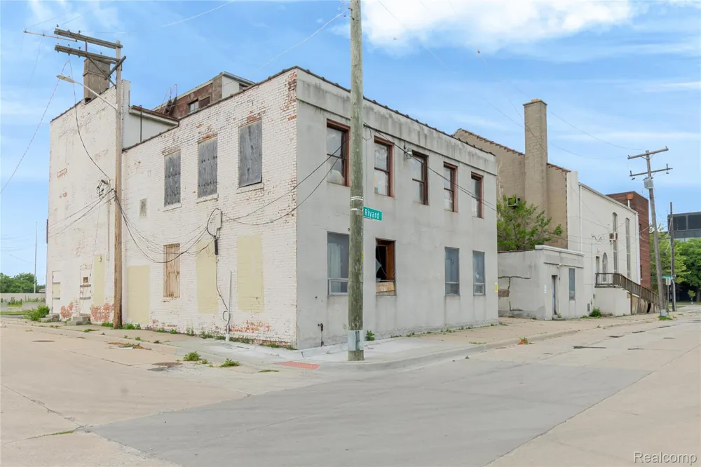 1042 E Warren Avenue Detroit City, MI 48207