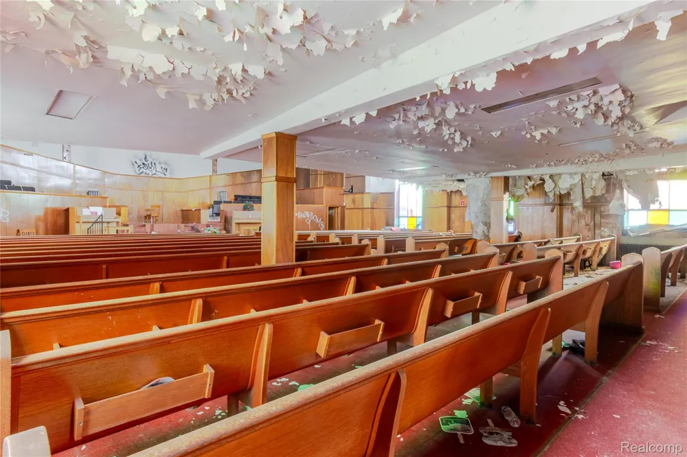 1042 E Warren Avenue Detroit City, MI 48207