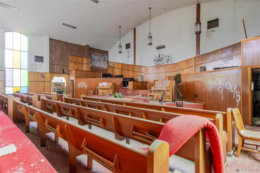 1042 E Warren Avenue Detroit City, MI 48207