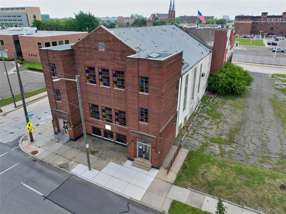 1042 E Warren Avenue Detroit City, MI 48207