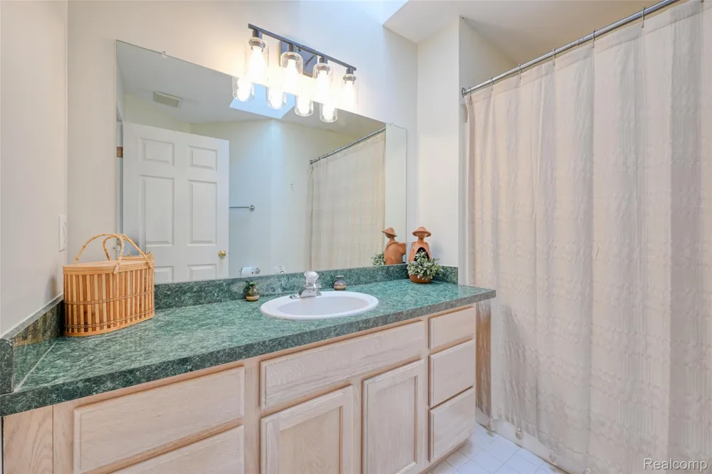 42262 Saratoga Circle Canton Charter Township, MI 48187